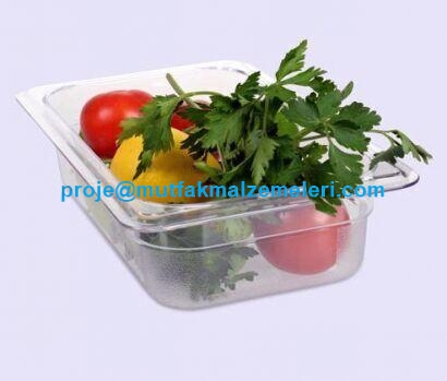 Şeffaf zeytinyağlı yemek gastronom küvetleri meze için plastik gastronom küvetlerinden GN 1/6 ölçülü bu gastronom kabın modeli GNP-1665 olup 6.5 cmlik derinliktedir