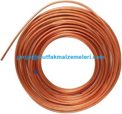 0,70 mm et kalınlığında ve 9.52 mm dış çapında üretilen 3/8 esnek bakır boru; klima iç-dış ünite bağlantılarında, endüstriyel soğutucularda ve gaz tesisatlarında güvenle kullanılır. Belirtilen fiyat 1 metre için olup özel ölçü kesim de yapılmaktadır.