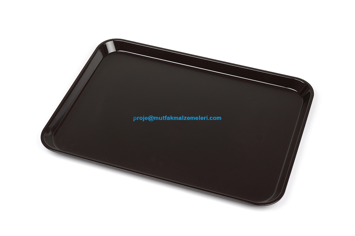 45x65 cm ölçülerinde, köşeli ve özel kaymaz yüzeye sahip profesyonel servis tepsisi. Restoran, kafe ve yemekhanelerde güvenli servis sağlar. Bardak ve tabakların kaymasını önleyerek kazaları minimize eder. Dayanıklı yapısı ile uzun ömürlü kullanım sunar.