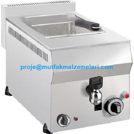 34x64x48 cm ölçülerinde, 6 kW gücündeki profesyonel fritöz; çelik gastronomu ve çıkarılabilir tutacaklı sepeti ile kullanım kolaylığı sunar. Yağ tahliye musluğu sayesinde temizliği pratiktir. Gastronomi dünyasında hız ve verimlilik arayanların tercihi.