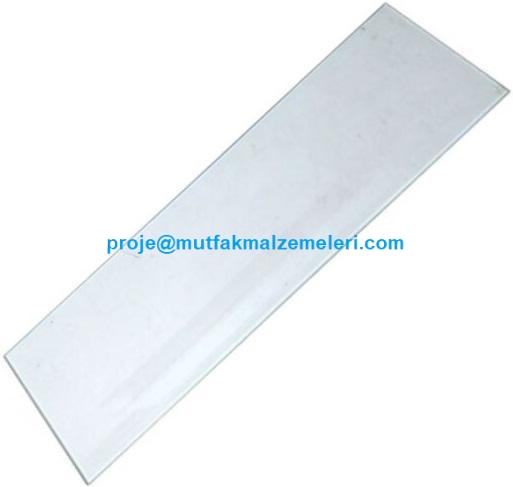 Büyük şömineler için 40x129 cm ölçüsünde, 6 mm kalınlığında ısıya dayanıklı şömine camı. Şömine önünde siperlik ve koruyucu cam olarak kullanılabilir. Montaj öncesinde ölçü ve yuva uyumluluğunun kontrol edilmesi önerilir.