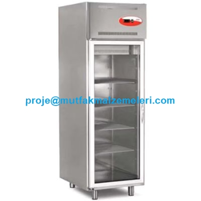 EMP.70.80.03 Tek Kapılı Camlı Dik Tip Endüstriyel Buzdolabı. 700x800x2050 mm ölçülerinde, paslanmaz çelik gövdeli, 3 raflı ve fanlı soğutma sistemli profesyonel mutfak buzdolabı. Enerji dostu ve tropikal şartlara uygun. #EndüstriyelBuzdolabı #Mutfak