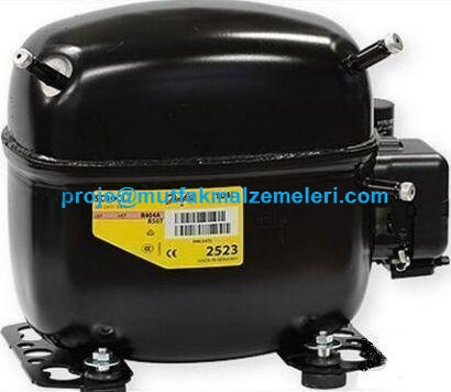 Danfoss SC 10 CL derin dondurucu ekovatı. 1/2 HP (Yarım Beygir) R404A/R507 gazlı, orijinal Almanya üretimi dondurucu kompresörü görseli. Uğur derin dondurucu ve sanayi tipi dipfrizler için yüksek performanslı soğutma motoru yedek parçası.