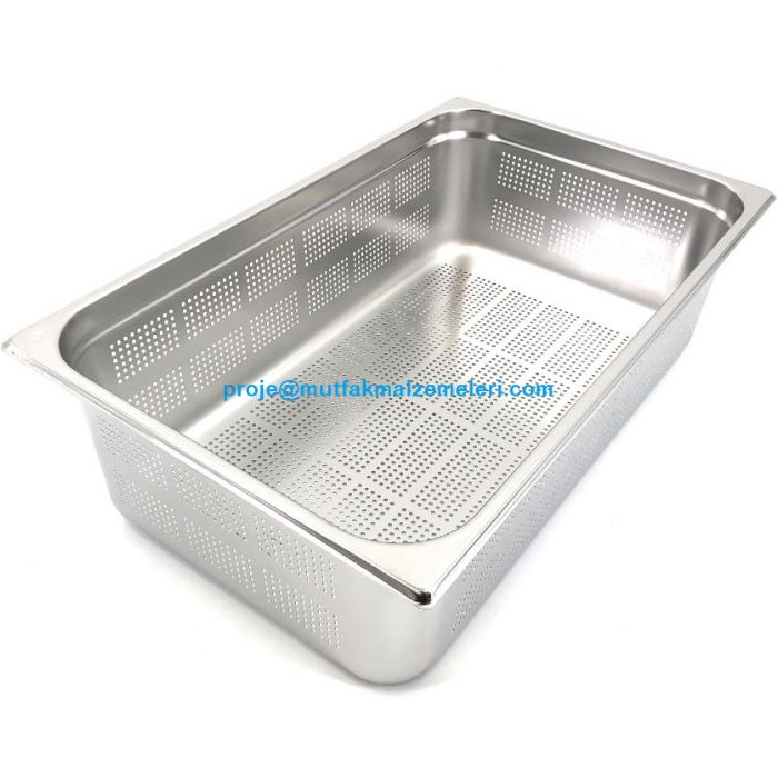 İmalatçısı 1/1-150 mm Delikli Gastronom Kap:Paslanmaz krom çelik yapı, 21 litre hacim. 53x32.5 cm dış ölçülerinde, sanayi tipi sebze süzdürme ve peynir süzme küveti. Gastronomi standartlarına tam uyumlu profesyonel tasarım. #GastronomKap #DelikliKüvet