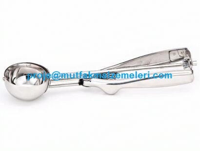 Parlak paslanmaz çelik yüzeyli, 41 mm çapında profesyonel dondurma kepçesi. Dondurmayı kaşıktan kolayca ayıran mekanizmalı sapı ve ergonomik tutuş sağlayan tasarımıyla dondurma dükkanları için ideal servis ekipmanı.