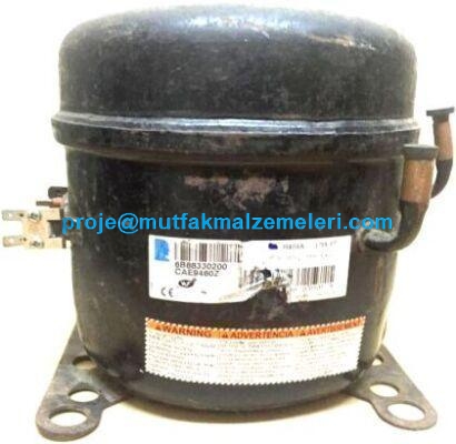 Tecumseh CAE9460Z model kompresör, dondurma makinelerinde üstün soğutma gücü sağlar. R404A gaz ile çalışan bu orijinal motor, tek ve üç kollu makinelerinize tam uyum sağlar. Profesyonel soğutma çözümleri için güvenilir yedek parça tercihi.