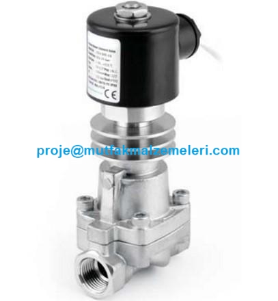 Duravis solenoid valf, 304SS paslanmaz çelik gövdesi ve yüksek ısıya dayanıklı PTFE pistonuyla buhar ve kızgın yağ hatlarında güvenle kullanılır. 225°C'ye kadar performans gösteren, profesyonel akış kontrol valfidir.