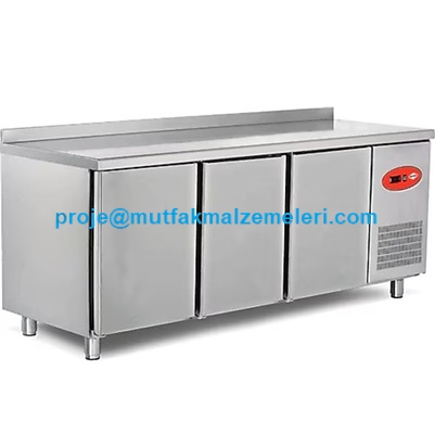 2000x600x850 mm ölçülerinde, 1. sınıf paslanmaz krom çelik gövdeli ve 48 mm poliüretan izolasyonlu 3 kapaklı endüstriyel tezgah buzdolabı. Defrost suyunu otomatik buharlaştıran bu ürünü İstanbul dan 81 ile kargo ile sevk ediyoruz.