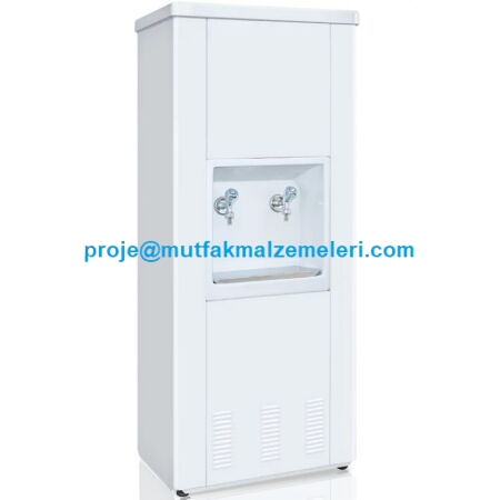 Fabrika ve şantiyeler için gıdaya uygunluk belgeli, 42x59.5x145 cm ölçülerinde 80 litrelik endüstriyel su sebili. ISO 9001 ve CE belgeli, 2 yıl resmi garantili olup 10 yıl yedek parça bulundurma güvencesine sahiptir.