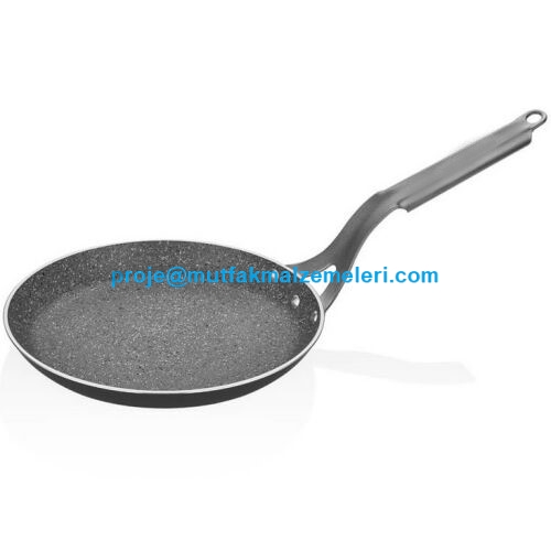 0,65 kg ağırlığa ve 0,69 lt kapasiteye sahip 22 cm yuvarlak krep tavası, AG2 perçinli çelik sapıyla ergonomiktir. Düz tabanlı krep ve omlet tavası, Türkiye nin 81 vilayetine emniyetle sevk edilir.