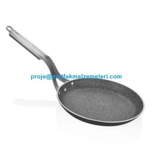 28 cm granit krep yapma tavası, 1 kg ideal ağırlığı ve düz taban tasarımı ile endüstriyel ocaklarda homojen ısı dağılımı sunar. En ince krep ve pankekler için profesyonel seçim.