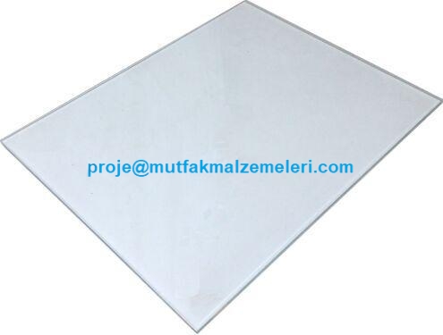 33x43 cm ölçülü 6 mm ısıya dayanıklı şömine siperlik camı; şömine ve barbekü uygulamalarında kullanım için hazırlanmıştır. Farklı ölçülerde üretim seçenekleri bulunur. Montaj ve taşıma sırasında ani ısı değişimlerine karşı dikkat edilmelidir.