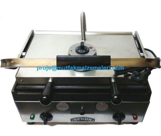 Senur ıslak hamburger tost makinesi. 45x30 cm döküm yüzeyli, 2500 Watt gücünde paslanmaz çelik büfe tipi ısıtıcı. Altı düz üstü oluklu döküm yüzeyli profesyonel ıslak hamburger ekmeği ısıtma makinesi.