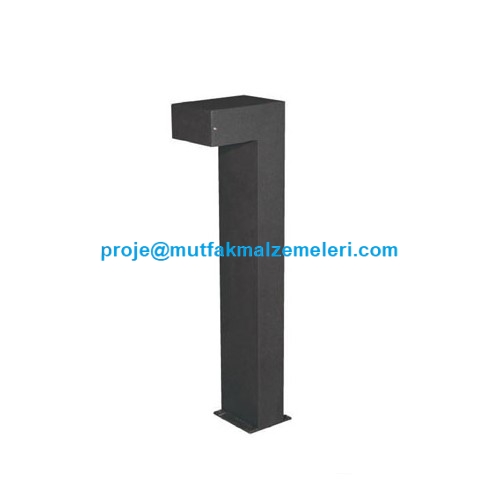 DPA 1783 model 75 cm yüksekliğinde kare ledli aydınlatma direği. Modern siyah gövde, 30x10x10 cm kafa yapısı ve enerji tasarruflu LED sistemi. Peyzaj ve bahçe düzenlemeleri için dekoratif dış mekan aydınlatması.