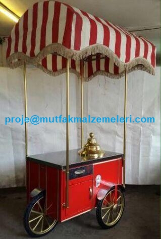 Seyyar olarak kolayca taşınabilen tenteli kestane kebap arabası, organizasyon ve açık hava etkinliklerinde harika bir sunum konsepti sunar.