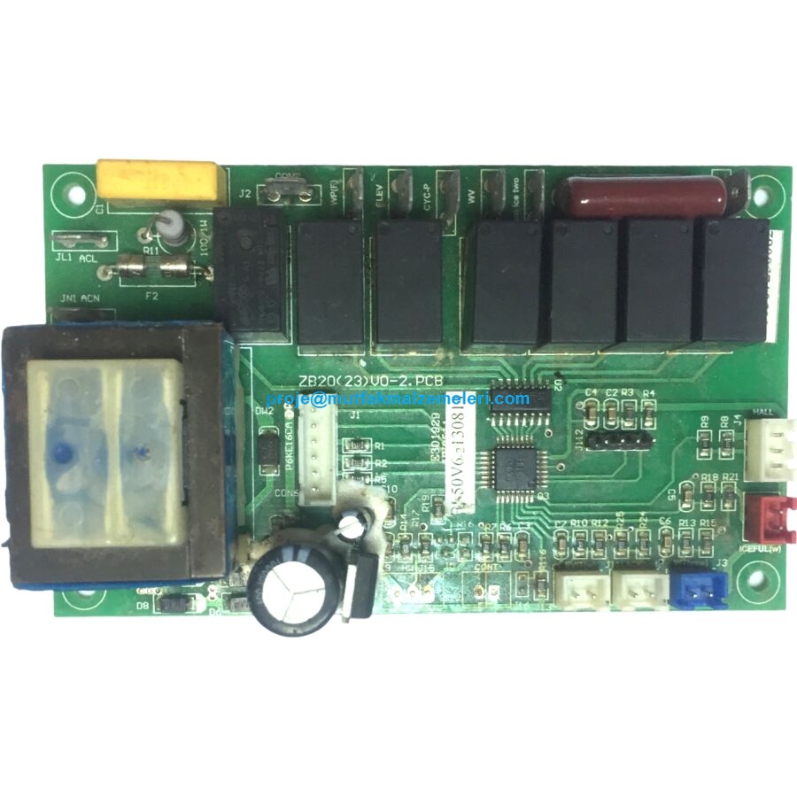 Kleo buz makinelerinin tüm fonksiyonlarını yöneten orijinal elektronik kumanda kartı. Cihazın buz yapma ve soğutma süreçlerini kontrol eden, dayanıklı ve yüksek performanslı beyin ünitesidir.