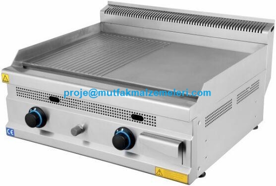 600x630x300 mm boyutlarında, paslanmaz çelik gövdeli, yarı oluklu yarı düz pişirme yüzeyine sahip set üstü ızgara. Yağ toplama çekmeceli ve ayarlanabilir ayaklı sanayi tipi gazlı ızgara ünitesi görseli. #KromIzgara