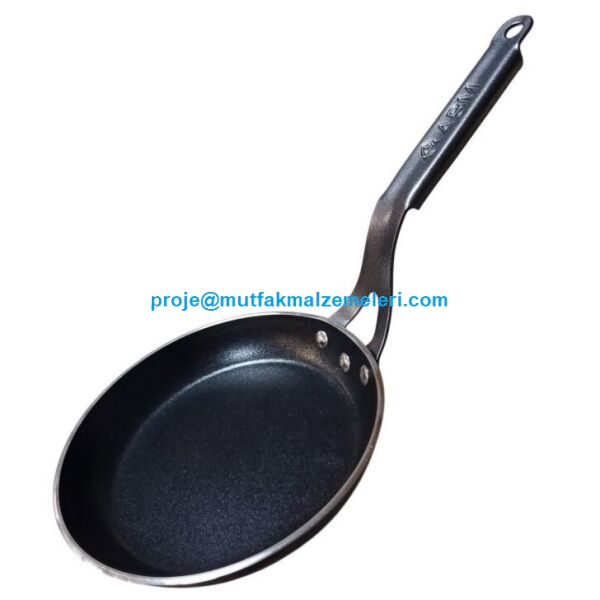 3,5 mm alüminyum gövdeli Lazzetti Krep ve Omlet Tavası, profesyonel yapışmaz kaplaması ve ergonomik çelik sapıyla pratik kullanım sunar. Çizilmeye karşı dayanıklı kaplama PFOA içermez. İndüksiyon hariç tüm ocaklarda kullanılabilir.