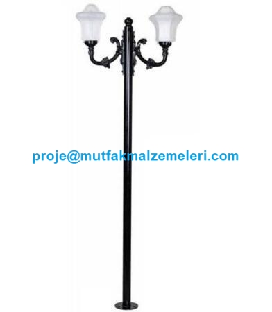Kamu parkları, lüks villa bahçeleri ve site yürüyüş yolları için özel tasarlanmış, hava koşullarına dayanıklı 75x240 cm ölçülerinde siyah renkli dekoratif bahçe aydınlatma direği armatürü.