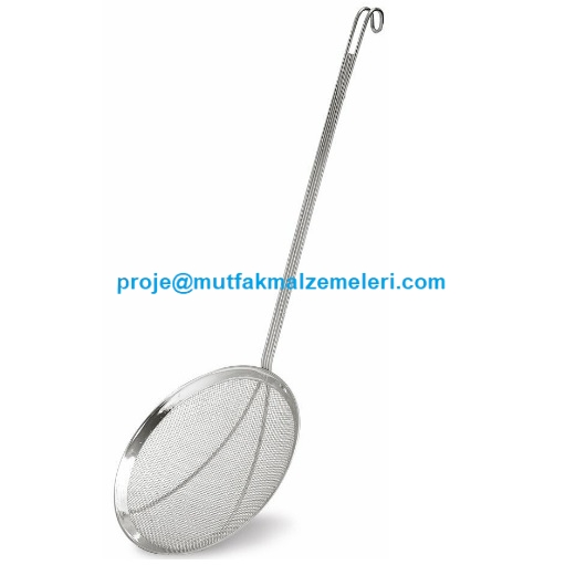 30 cm ölçüsündeki büyük paslanmaz kevgir, lokanta ve restoranların ağır kullanım şartlarına uygun üretilmiştir. Tel örgü yapısı (skimmer) sayesinde yiyecekleri yağdan veya sudan kolayca süzerek alır. Isıya dayanıklı uzun sapı ile güvenli bir kullanım sun