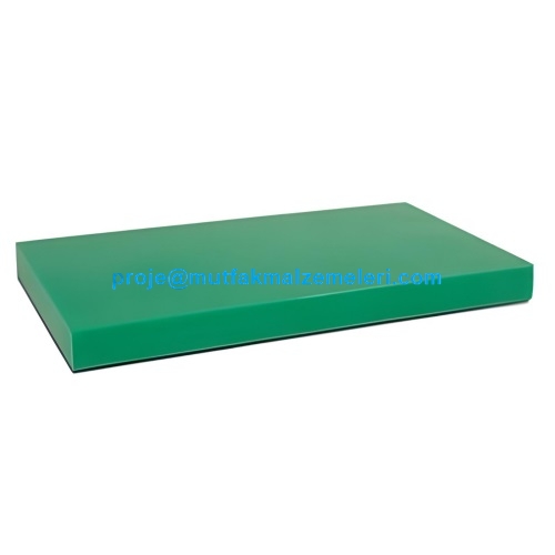 Polietilen plastik malzemeden üretilen 30x55x4 cm gıda hazırlık levhası. Fiziksel darbelere karşı dirençli, estetik ve temiz bir görünüm sunar. Sağlık standartlarına uygun, kolay temizlenebilir yüzey.