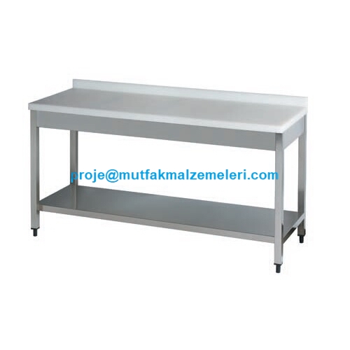 40x40 mm krom kutu profil ayaklı, yüksekliği ayarlanabilir rotil ayak sistemine ve satine dış yüzeylere sahip, her türlü kemik kırma ve et doğrama işlemine uygun evladiyelik polietilen et hazırlık tezgahıdır.