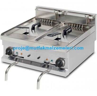 60x60x26,5 cm ölçülerinde, paslanmaz çelik gövdeli, çift sepetli ve boşaltma musluklu profesyonel elektrikli fritöz. 2x8 litre yağ kapasiteli, sanayi tipi 380V güç ile çalışan emniyet termostatlı profesyonel mutfak ekipmanı.