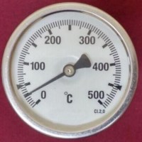 500 dereceye kadar ölçüm yapabilen yuvarlak kadranlı fırın termometresi, 40 santimlik özel kuyruk yapısıyla fırın izolasyonunu aşarak iç sıcaklığı anlık gösterir. Kaliteli ve dayanıklı yapısıyla fırın imalatçılarının ve işletmelerin öncelikli tercihidir.