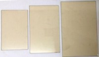 13,8x22 cm temperli soba camı; odun, kömür ve uygun kuzine sobalarında kapak camı olarak kullanılabilir. Isıya dayanıklı yapısı sayesinde soba kullanımında ateşin dışarıdan görülmesine yardımcı olur. Montaj ölçülerinin kontrol edilmesi önerilir.