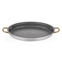 Alu Granit 28x21 cm oval granit omlet tavası ve sığ tencere. 3 mm alüminyum gövdesi, şık pirinç kulpları ve granit yapışmaz iç yüzeyi ile ocaktan masaya gurme sunumlar sağlar. Ürünü sepete ekleyerek hemen satın alabilirsiniz, hızlı kargo!