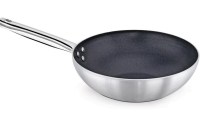 Uzak Doğu mutfağının vazgeçilmezi olan alüminyum gövdeli wok tava; 3 mm kalınlığındaki dayanıklı gövdesi, indüksiyon ocak uyumluluğu ve ısıyı mükemmel yayan yapısıyla et ve sebze sotelerinizde kusursuz sonuçlar almanızı sağlar.
