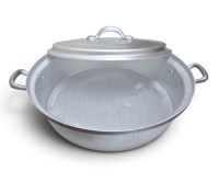 Geleneksel alüminyum basık tava, dövme işçiliğiyle üretilen 54 cm dev alüminyum tava, kalıplanmış ince tavalardan çok daha sağlamdır. Edirne ciğeri, kavurma, et ve balık mühürleme işlerinde üstün performans sunar.