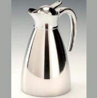 Darbelere dayanıklı paslanmaz çelik gövdesiyle öne çıkan 1.5 lt çelik termos; sızdırmaz kapağı ve ergonomik tutuşuyla içecek servisini kolaylaştırır. Koku yapmayan iç haznesi ve ısı yalıtım teknolojisi ile çay, kahve ve soğuk içecekler için mükemmeldir.