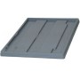 620x820 mm ölçülerinde, RAL7046 gri renkli endüstriyel plastik depolama kasası kapağı görseli. Takviyeli YYPE gövdesi, 60x80 cm kasalara tam oturan kanallı yapısı ve kilitli istifleme özelliği sunan orijinal yedek aksesuar ünitesi.