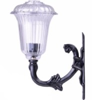 Genellikle villa duvarları, parklar ve site girişleri için üretilen, isteğe bağlı iç mekanda da kullanılabilen 33 cm eninde, 45 cm boyunda siyah renkli dekoratif dış mekan duvar aplik lambası armatürü tüm Türkiye ye kargo fırsatıyla satışta.