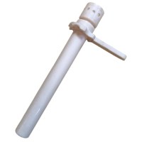 Endüstriyel soft dondurma makinelerinin hava basan pompasına ait, 13 cm uzunluğunda ve 15 mm ağız çapına sahip, kaliteli ve dayanıklı malzemeden üretilmiş hava aktarım borusu yedek parçasının yakın çekim detayı.