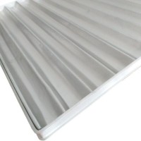 Profesyonel Fırınlar İçin Dönerli Düz Baget Tavası; 74x98 cm ölçüsü, 2 mm alüminyum yapısı ve 11 adet 70x30 mm kanalıyla baget ve baston ekmek üretiminde pratik, düzenli ve verimli kullanım sunar.