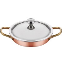 12 cm kapaklı bakır sahan, 2 mm kalınlığında ve 3 katmanlı gövde yapısına sahiptir. Pirinç kulp, düz taban ve paslanmaz çelik kapakla sunulan ürün; restoran, kafe, otel ve ev mutfaklarında porsiyonluk hazırlama ve sunumlarda kullanılabilir.