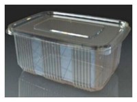 750 Gram iç hacmine sahip sızdırmaz kapaklı şeffaf plastik peynir ve meze kasesi. En az 100 adet satışı yapılan bu kullan at model, şarküteri ve lokantaların paket servisi için idealdir.