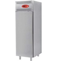 700x800x2050 mm ölçülerinde paslanmaz çelik gövdeli, 700 litre kapasiteli endüstriyel soğutucu. Fanlı soğutma, elektronik kontrollü et saklama buzdolabı. #kasapbuzdolabı #etsaklama #sanayibuzdolabı #mutfakekipmanlari
