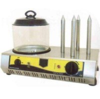 Amerikan tipi hot dog servisi için tasarlanan 4 kazıklı sosis haşlama makinesi, kavanozda sosis hazırlarken dört kazıkla ekmek ısıtmayı sağlar. 51x28x36 cm ölçülerindeki elektrikli makine, büfe, cafe ve restoranlarda pratik kullanım sunar.