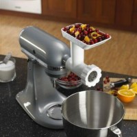 Kitchenaid Artisan, Classic ve Profesyonel mikser modellerine tam uyumlu orijinal et kıyması yapma aparatı. Tezgah üstü mutfak robotunuzu saniyeler içinde güçlü bir kıyma makinesine dönüştürün. Kolayca sökülüp takılan, temizliği pratik ve kaliteli aksesu