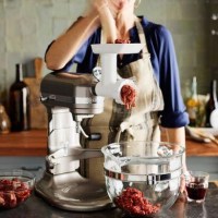 Orijinal Kitchenaid et kıyması yapma ve kıyma çekme aparatı satışı. 4.3, 4.8 ve 6.9 litrelik Kitchenaid Artisan ile Classic mikser modellerine tam uyumlu, sökülmesi ve temizliği kolay, mutfak robotunu kıyma makinesine dönüştüren orijinal yedek parça.Kitc