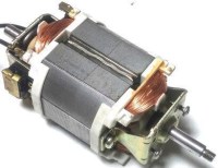 Hosk köpüklü ayran makineleriyle tam uyumlu orijinal ayran köpürtme motoru. AKKAM10 modeli bu yüksek performanslı elektrikli pompa motoru, ayranın ideal kıvamda ve yoğun köpüklü olmasını sağlayan temel yedek parçadır.