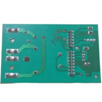 Mini Bar Elektronik Kart, otel tipi mini bar buzdolaplarında sıcaklık kontrolü ve soğutma düzeninin sağlanmasına yardımcı olur. Termostat görevi gören kart, uyumlu modellerde yedek parça olarak kullanılabilir. Sipariş öncesi uyumluluk kontrolü önerilir.