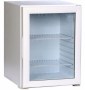 Çift camlı kapak tasarımıyla şık ve modern görünümlü kompresörlü mini bar. İçerisinde ayarlanabilir rafları ve içecek kutularıyla sergilenen, 40 cm genişliğinde profesyonel otel ve ofis tipi mini buzdolabı.