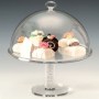 Paslanmaz tabanlı ve şeffaf fanuslu ZCP 733 mini pasta teşhir standı. 32,5 cm çapında, ayaklı kek ve kurabiye sunum standı. Profesyonel cafe ve pastane kullanımına uygun, kaliteli gıda uyumlu malzemeden üretilmiş estetik teşhir ekipmanı.