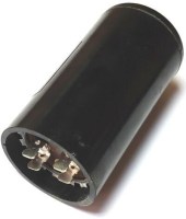 Monofaze motorlarda ilk kalkışı sağlayan 280-333 uF 220V AC motor start kondansatörü, üst geçmeli soket bağlantı terminalleri ve siyah silindirik dayanıklı plastik gövdesiyle motor klemens panolarına kolayca monte edilerek güvenle kullanılır.