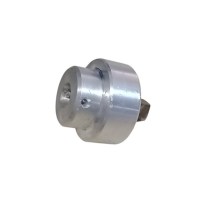 Endüstriyel döner ocaklarınız için özel olarak üretilen motorlu döner ocağı şiş yuvası, 12mm kare motor mili ve 16mm şiş ölçüleriyle tam uyum sağlar. Kaliteli alüminyum yapısıyla yüksek ısıya dayanıklıdır ve uzun ömürlü kullanım sunar.