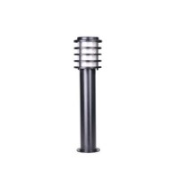 Dış mekan projelerine modern dokunuş: 17 cm en, 70 cm boy ölçülerine sahip dekoratif park ışıklandırma armatürü. Olumsuz hava şartlarına tam dayanıklı gövdesiyle park, villa bahçesi ve yürüyüş yolları için ideal aydınlatma çözümü.